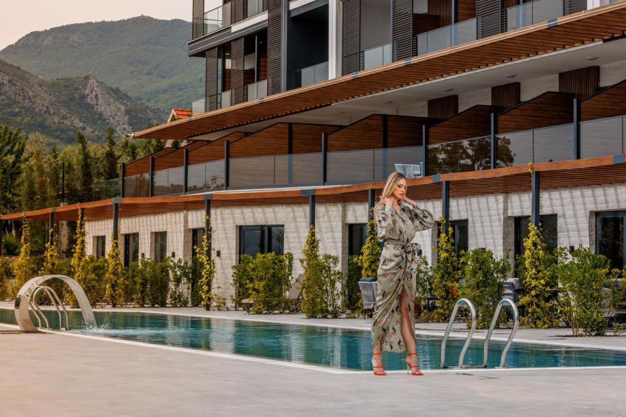 Montenegro Lodge Tivat Buitenkant foto