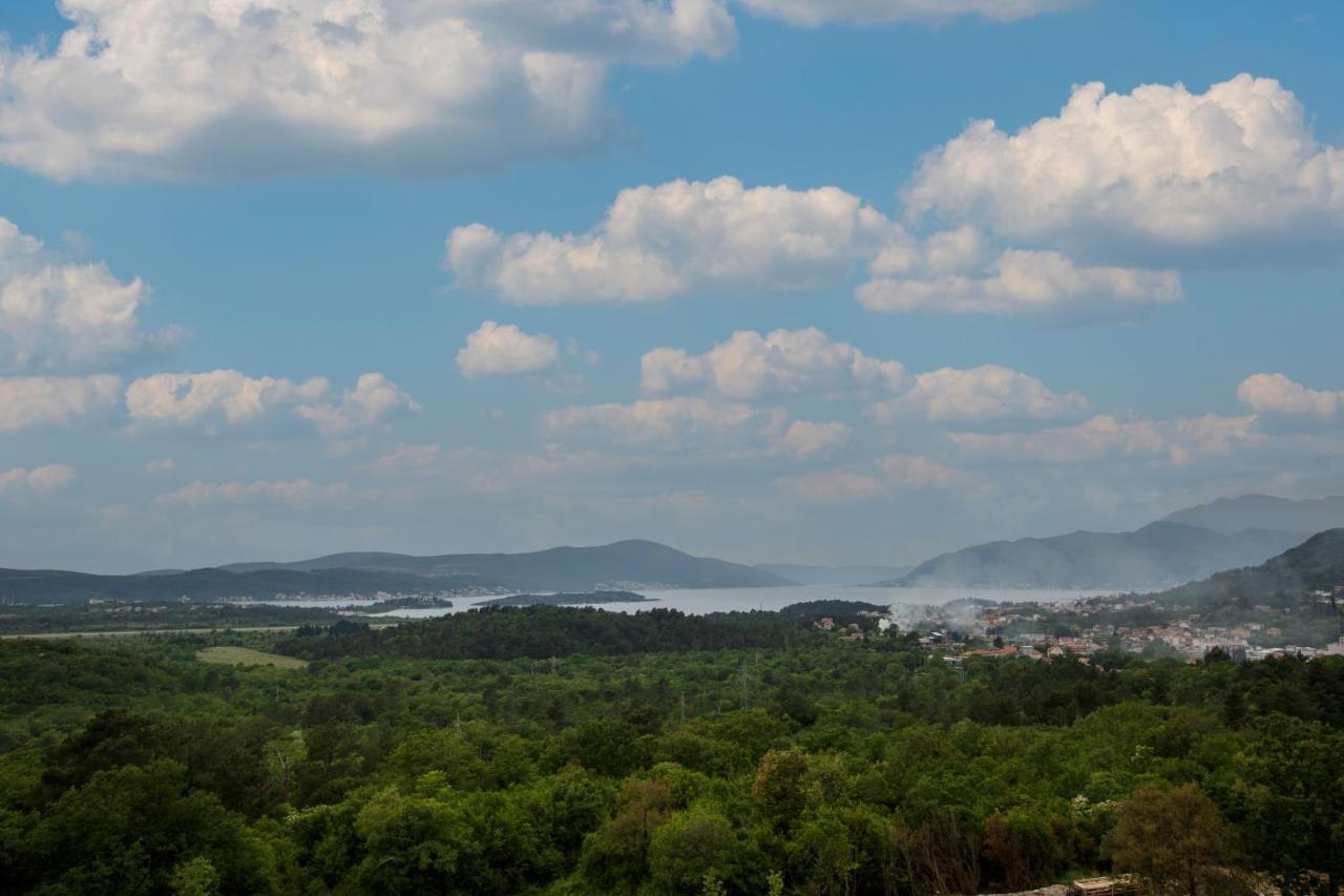 Montenegro Lodge Tivat Buitenkant foto