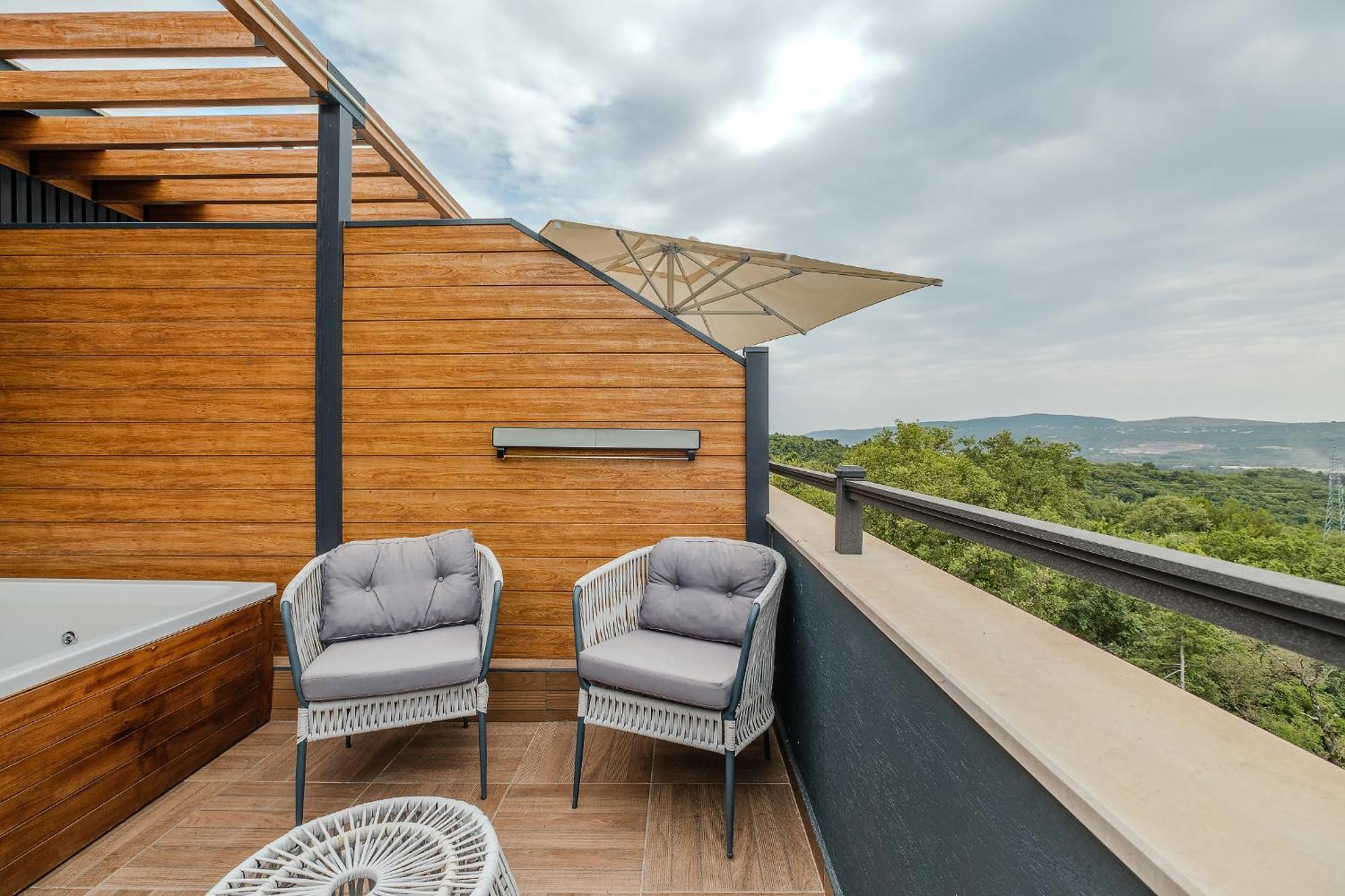 Montenegro Lodge Kavač Kamer foto Terrace
